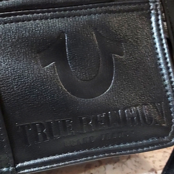 True Religion Classic Messanger Bag - Picture 3 of 11